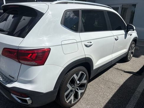 Used 2022 Volkswagen Taos SEL w/ Panoramic Sunroof Package AWD/4WD image 3