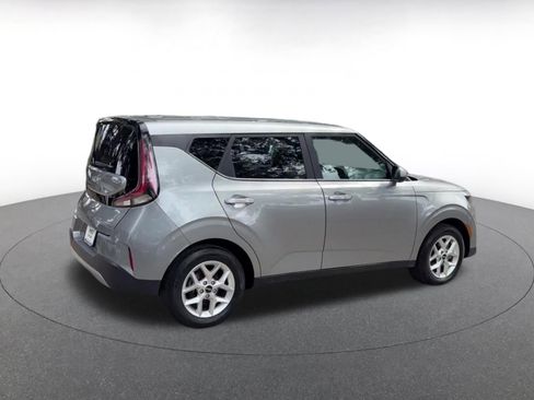Used 2025 Kia Soul LX w/ LX Technology Package FWD image 15
