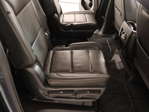 Used 2021 Chevrolet Suburban High Country AWD/4WD image 16