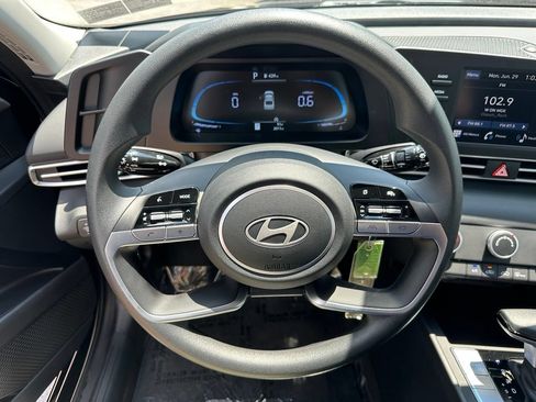 Used 2026 Hyundai Elantra SE FWD image 15