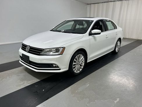 Used 2016 Volkswagen Jetta SEL w/ Lighting Package FWD image 5