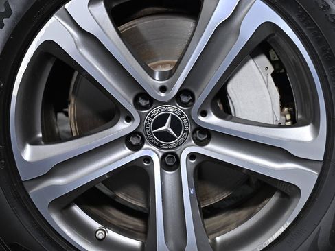 Used 2019 Mercedes-Benz GLC 300 4MATIC image 30