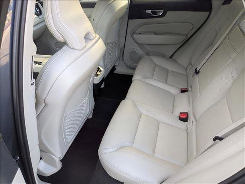 Used 2021 Volvo XC60 T5 Inscription w/ Advanced Package image 19