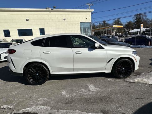Used 2022 BMW X6 xDrive40i w/ M Sport Package image 2