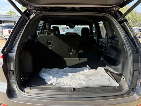 New 2025 Jeep Grand Cherokee Limited w/ Black Appearance Package image 11