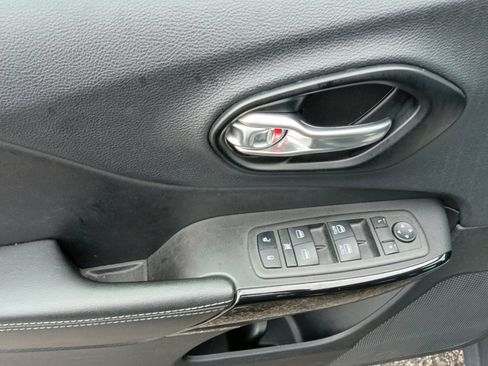 Used 2023 Jeep Cherokee Altitude Lux AWD/4WD image 36
