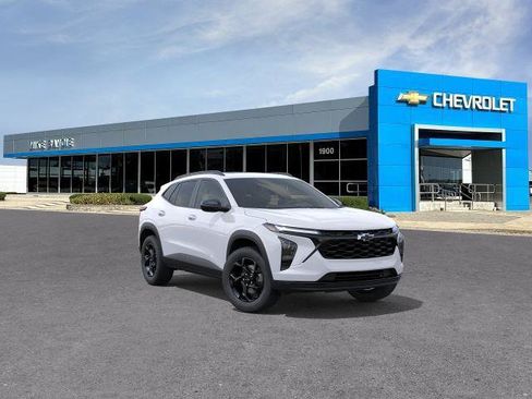 New 2026 Chevrolet Trax LT w/ Sunroof Package FWD image 1