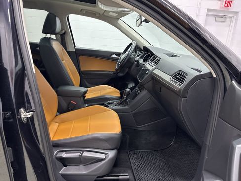 Used 2019 Volkswagen Tiguan SE image 32
