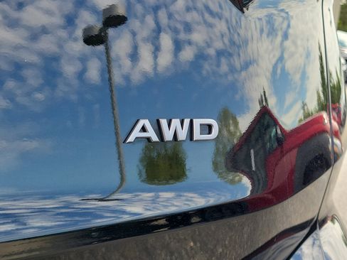 Used 2024 Nissan Rogue S AWD/4WD image 7