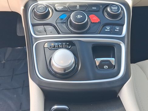 Used 2016 Chrysler 200 Limited FWD image 18