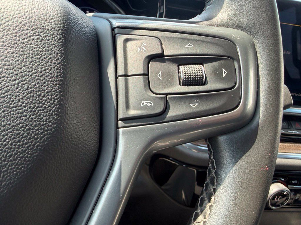 Used 2023 Chevrolet Silverado 1500 LT AWD/4WD image 19