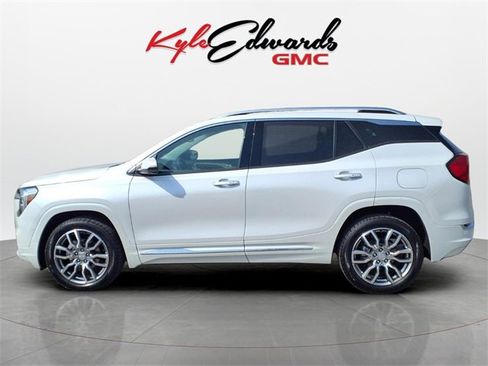 Used 2023 GMC Terrain Denali w/ Denali Premium Package image 8
