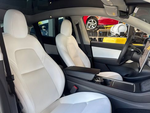 Used 2022 Tesla Model Y Performance AWD/4WD image 28