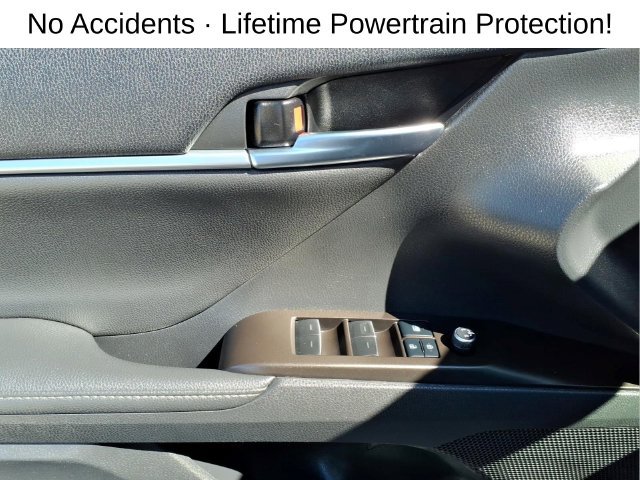 Used 2022 Toyota Camry XLE FWD image 11