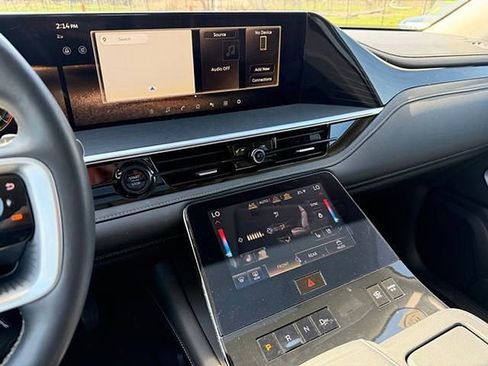 Certified 2025 INFINITI QX80 Sensory image 16