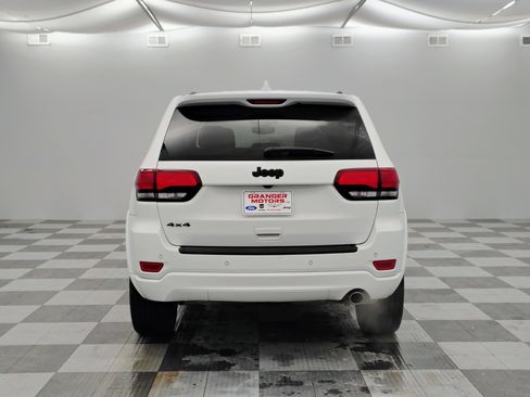 Used 2022 Jeep Grand Cherokee Laredo X image 10