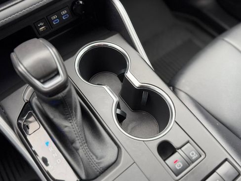 Used 2022 Toyota Highlander XLE image 25