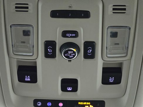 Used 2021 GMC Yukon Denali w/ Denali Premium Package image 4