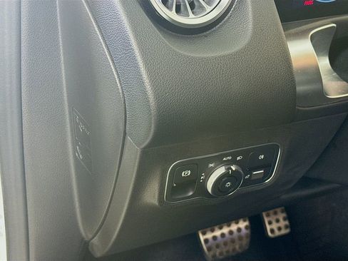 Used 2021 Mercedes-Benz GLB 250 image 10