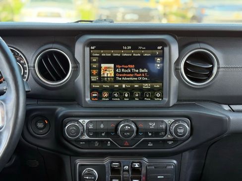 Used 2022 Jeep Gladiator Overland w/ Popular Equipment Package image 17