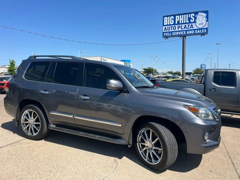 Used 2014 Lexus LX 570 4WD w/ Luxury Package image 4