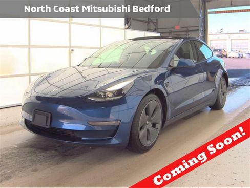 Used 2021 Tesla Model 3 Standard Range Plus image 1
