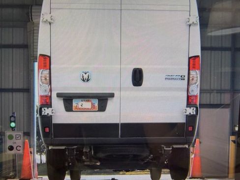 Used 2025 RAM ProMaster 2500 w/ Convenience Group FWD image 8