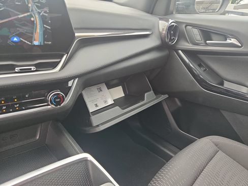 Used 2025 Chevrolet Equinox LT FWD image 33
