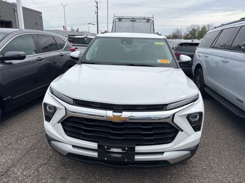 Used 2024 Chevrolet TrailBlazer LT w/ LT Cold Weather Package FWD image 4