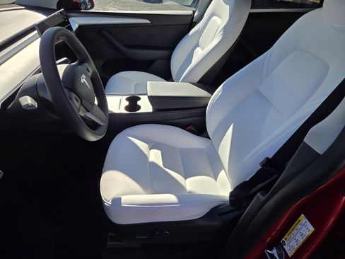 Used 2022 Tesla Model Y Performance image 15