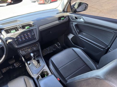 Used 2021 Volkswagen Tiguan SE image 33