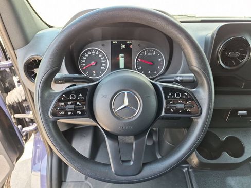 Used 2024 Mercedes-Benz Sprinter 2500 image 9