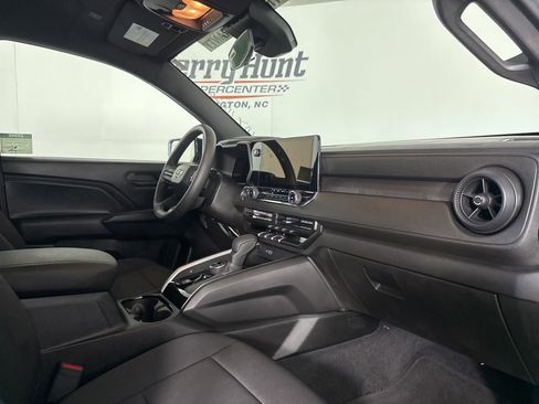 Used 2024 Chevrolet Colorado Trail Boss w/ Technology Package image 25