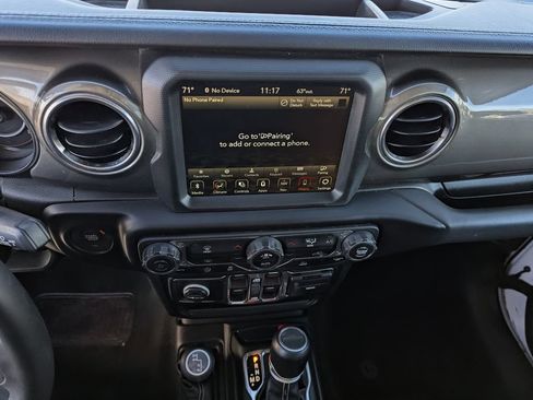 Used 2023 Jeep Gladiator Overland image 15