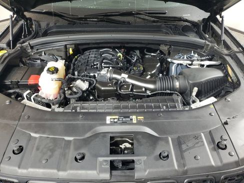 Used 2025 Jeep Grand Cherokee Limited w/ Luxury Tech Group II image 9