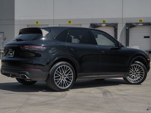 Used 2019 Porsche Cayenne AWD/4WD image 19