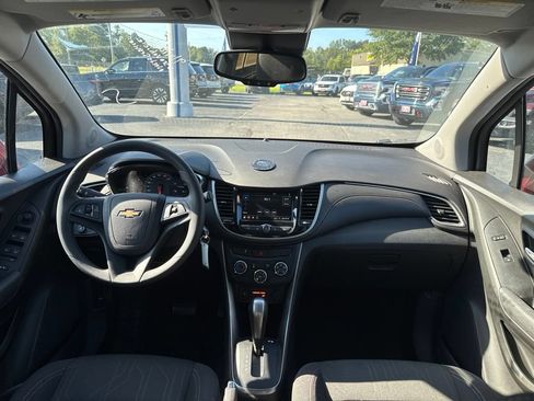 Used 2019 Chevrolet Trax LT FWD image 13