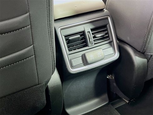 Used 2022 Subaru Forester Premium image 23