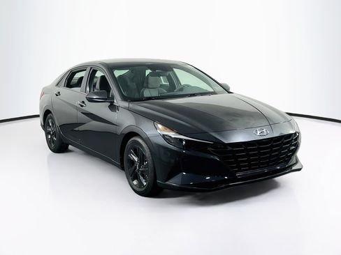 Used 2023 Hyundai Elantra SEL FWD image 3