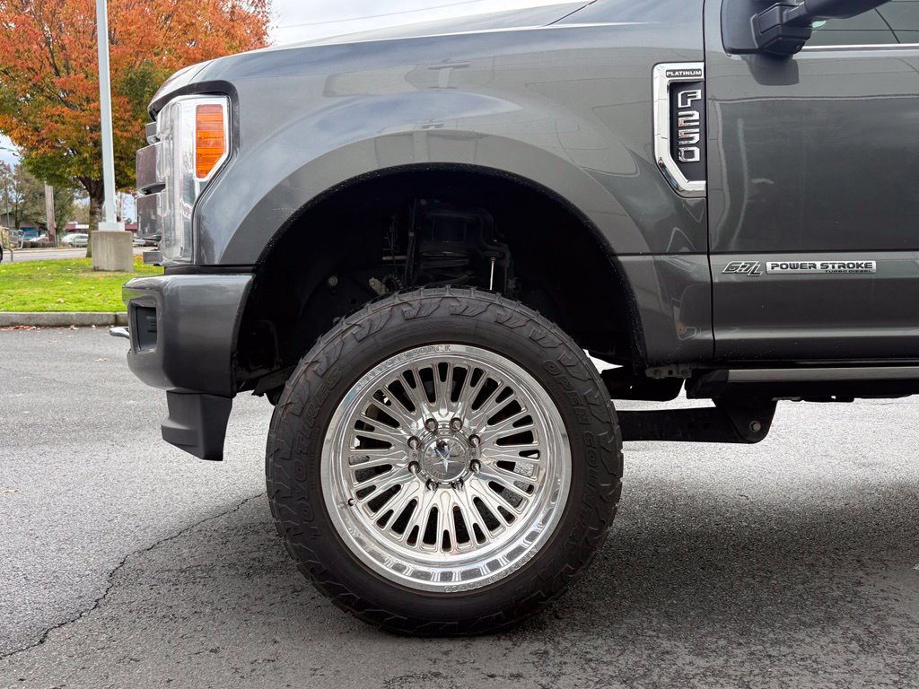 Used 2019 Ford F250 Platinum w/ Platinum Ultimate Package AWD/4WD image 4
