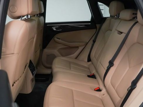 Used 2022 Porsche Macan image 18