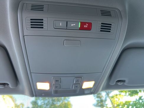 Used 2022 Volkswagen Taos SE AWD/4WD image 18