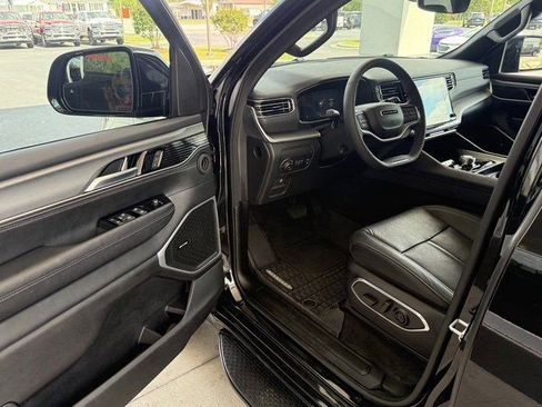 Used 2024 Jeep Wagoneer Series II AWD/4WD image 12