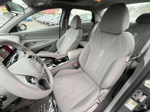 Used 2025 Hyundai Elantra SEL image 34