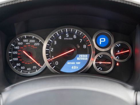 Used 2014 Nissan GT-R Premium image 16