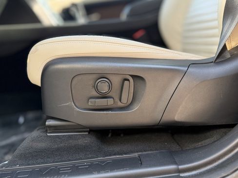 Used 2023 Land Rover Discovery Sport S image 26