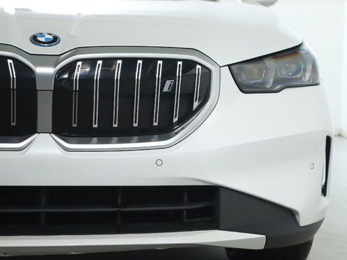 Used 2025 BMW i5 xDrive40 w/ Premium Package image 9