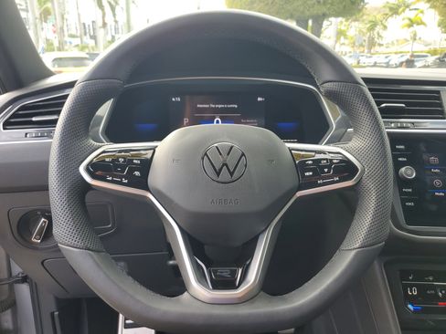 Used 2022 Volkswagen Tiguan SE R-Line image 28