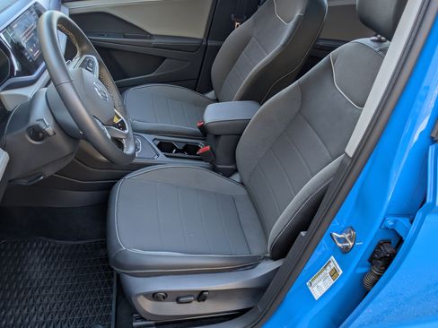 Used 2024 Volkswagen Taos SE w/ Panoramic Sunroof Package image 17