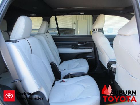 Used 2025 Toyota Grand Highlander AWD Hybrid image 17